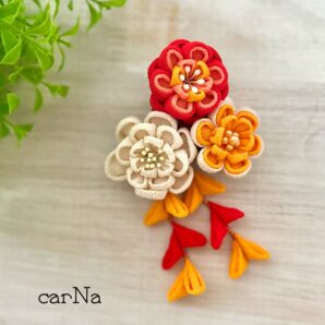 ちりめん髪飾り（朱・山吹）