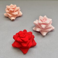 つまみ方は意外と簡単！つまみ細工のバラの作り方