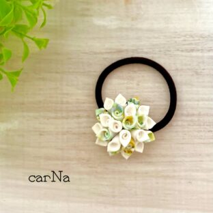 小花のヘアゴム　白